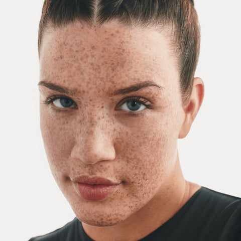 Studio Fix Fluid SPF 15 24HR Matte Foundation + Oil Control  - NW22 - 30ml