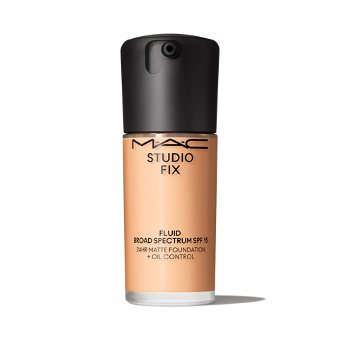 Studio Fix Fluid SPF 15 24HR Matte Foundation + Oil Control  - NC18 - 30ml